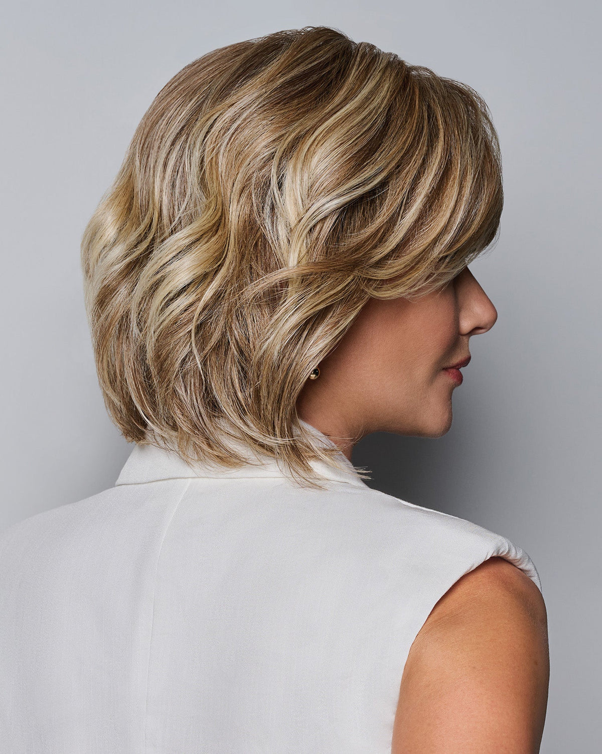 Raquel Welch Waves and Raves Chin-Length Bob Wig, Sheer Luxury Luxlite, Average