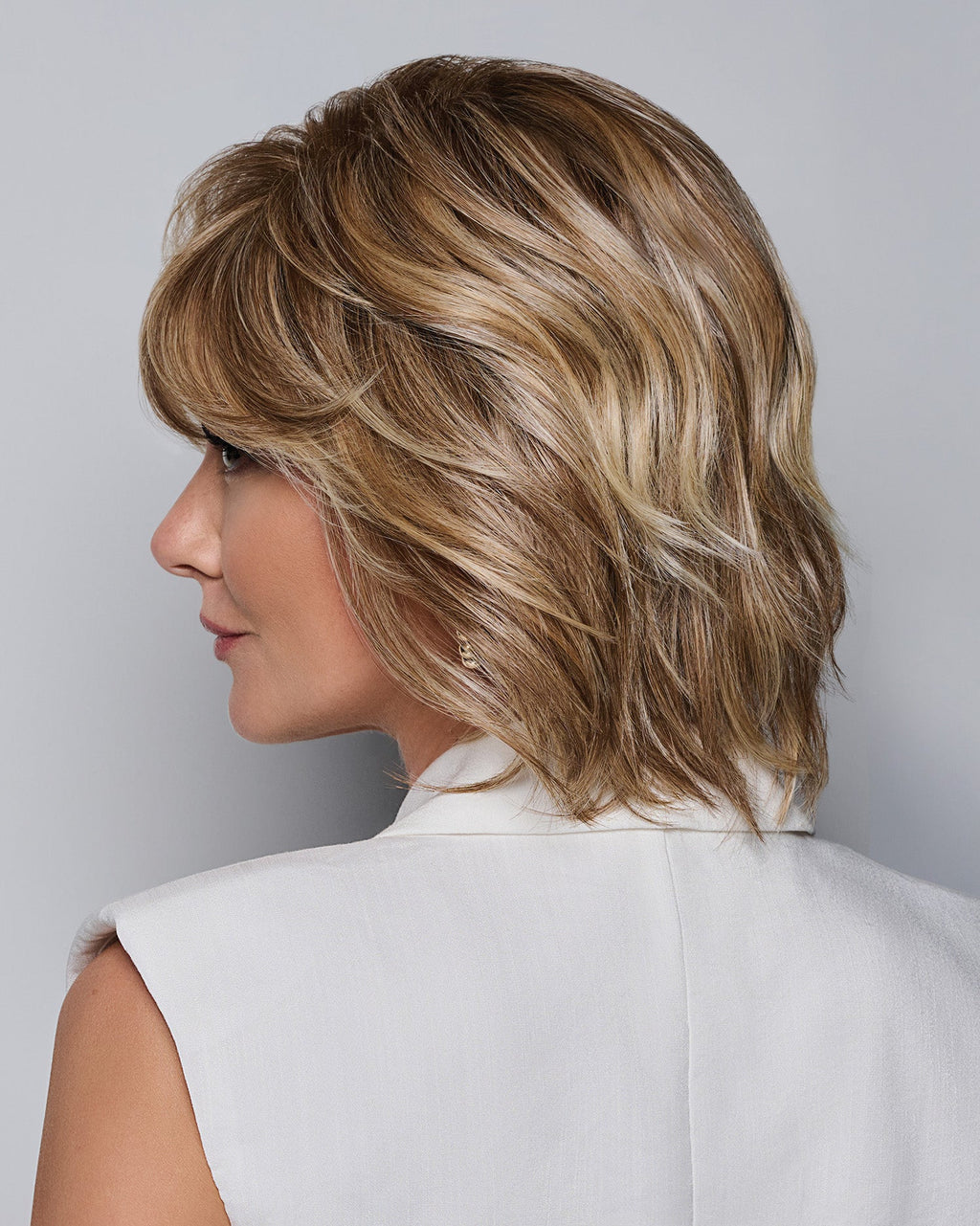 Raquel Welch Waves and Raves Chin-Length Bob Wig, Sheer Luxury Luxlite, Average