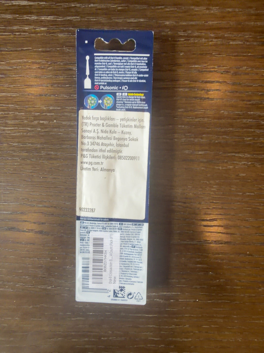 Oral-B CrossAction CleanMaximiser Black Edition Brush Heads, 4-Pack, Import